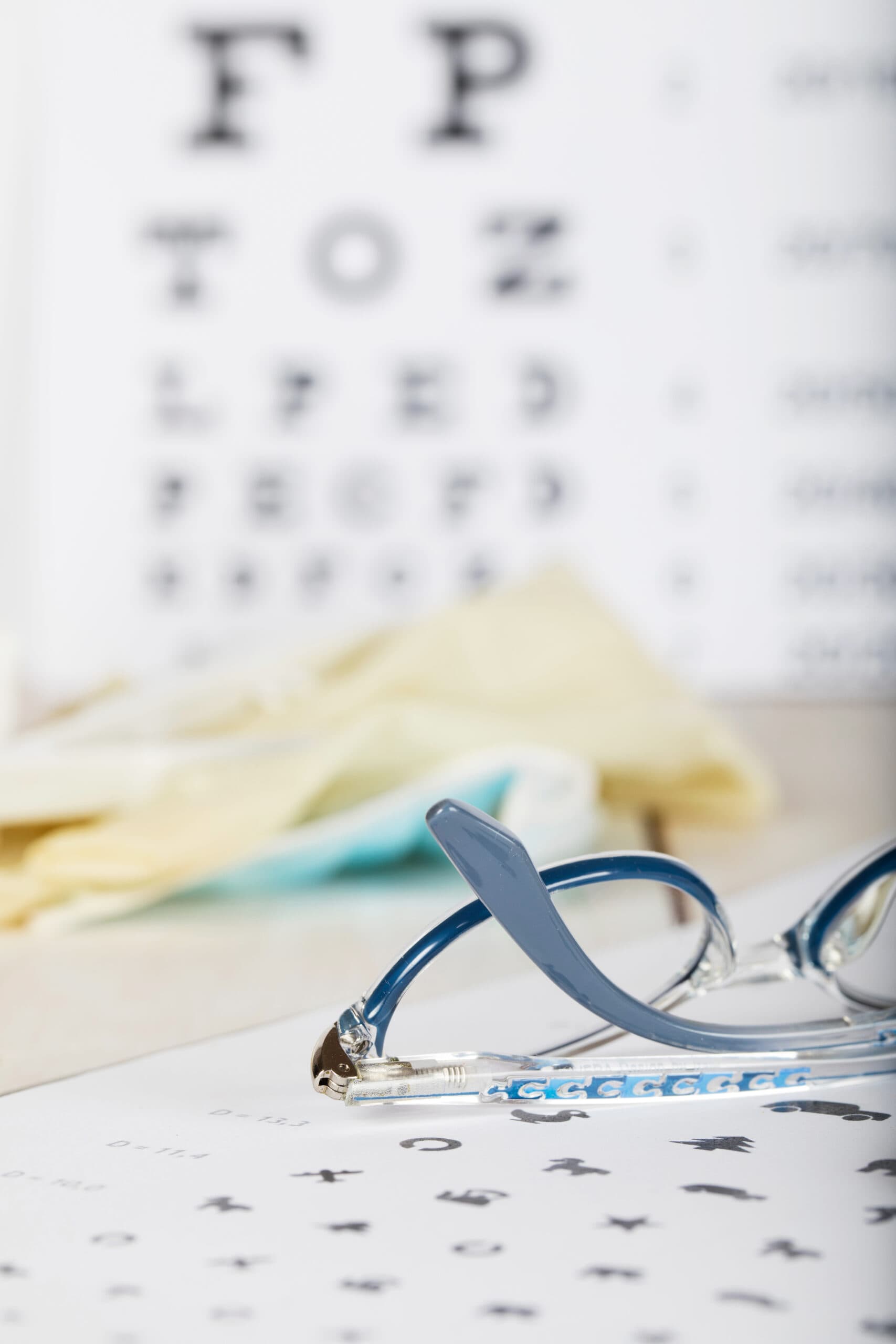 Examen de la vue pour détecter la presbytie